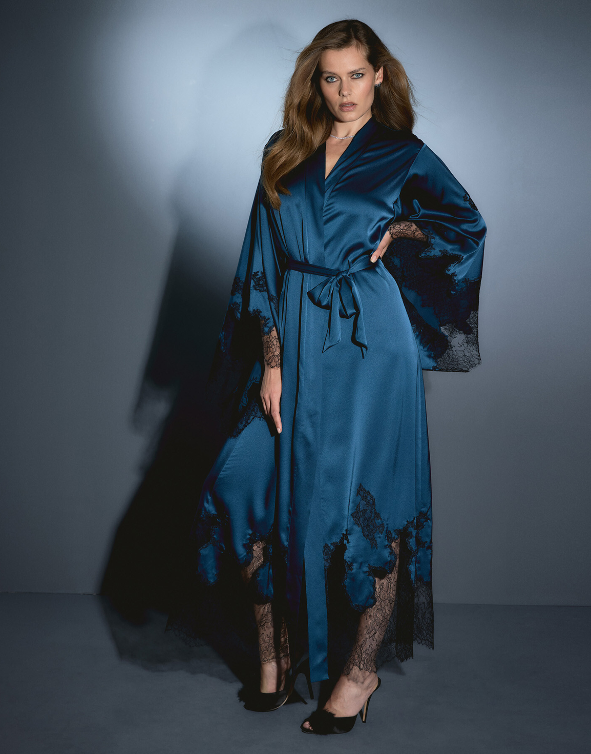 Christi Long Kimono  Petrol/Black Lace | Agent Provocateur