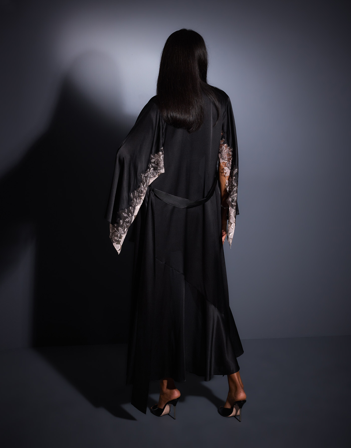 Vitoria Long Dressing Gown  Black/Blush | Agent Provocateur