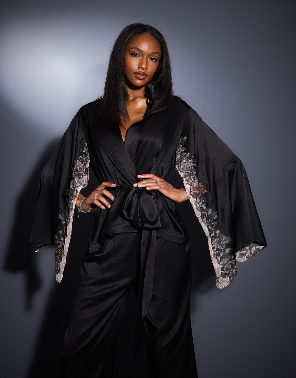 Vitoria Pyjama Top Black/Blush | Agent Provocateur