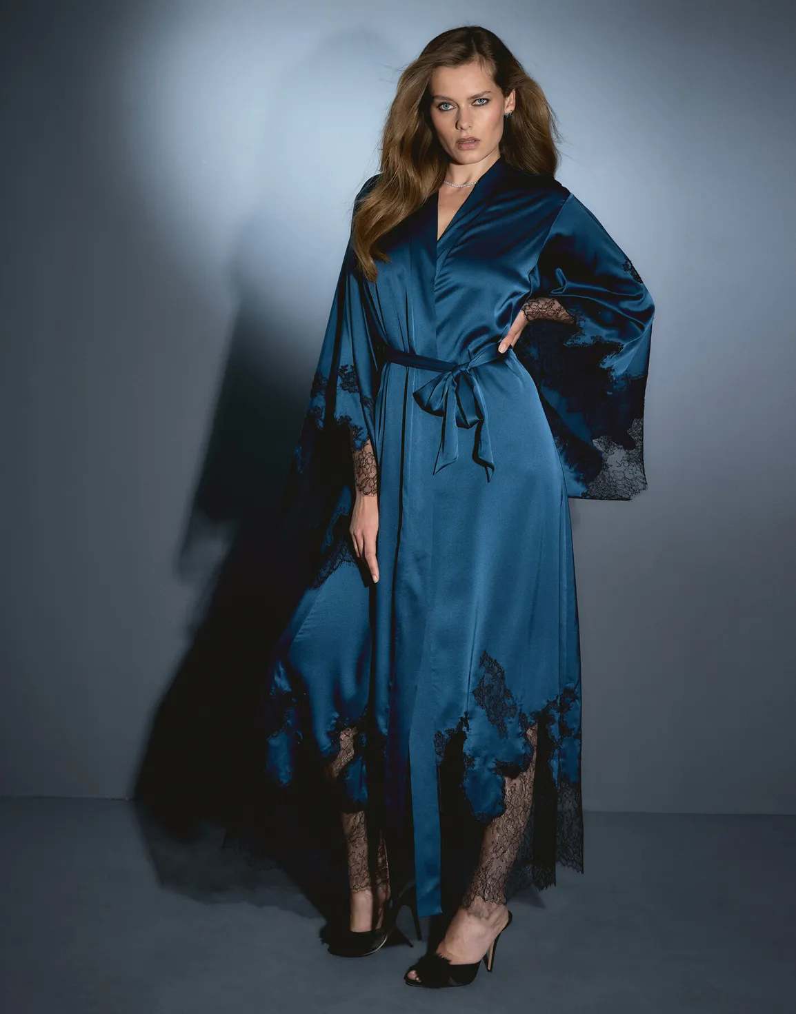 Christi Long Kimono  Petrol/Black Lace | Agent Provocateur