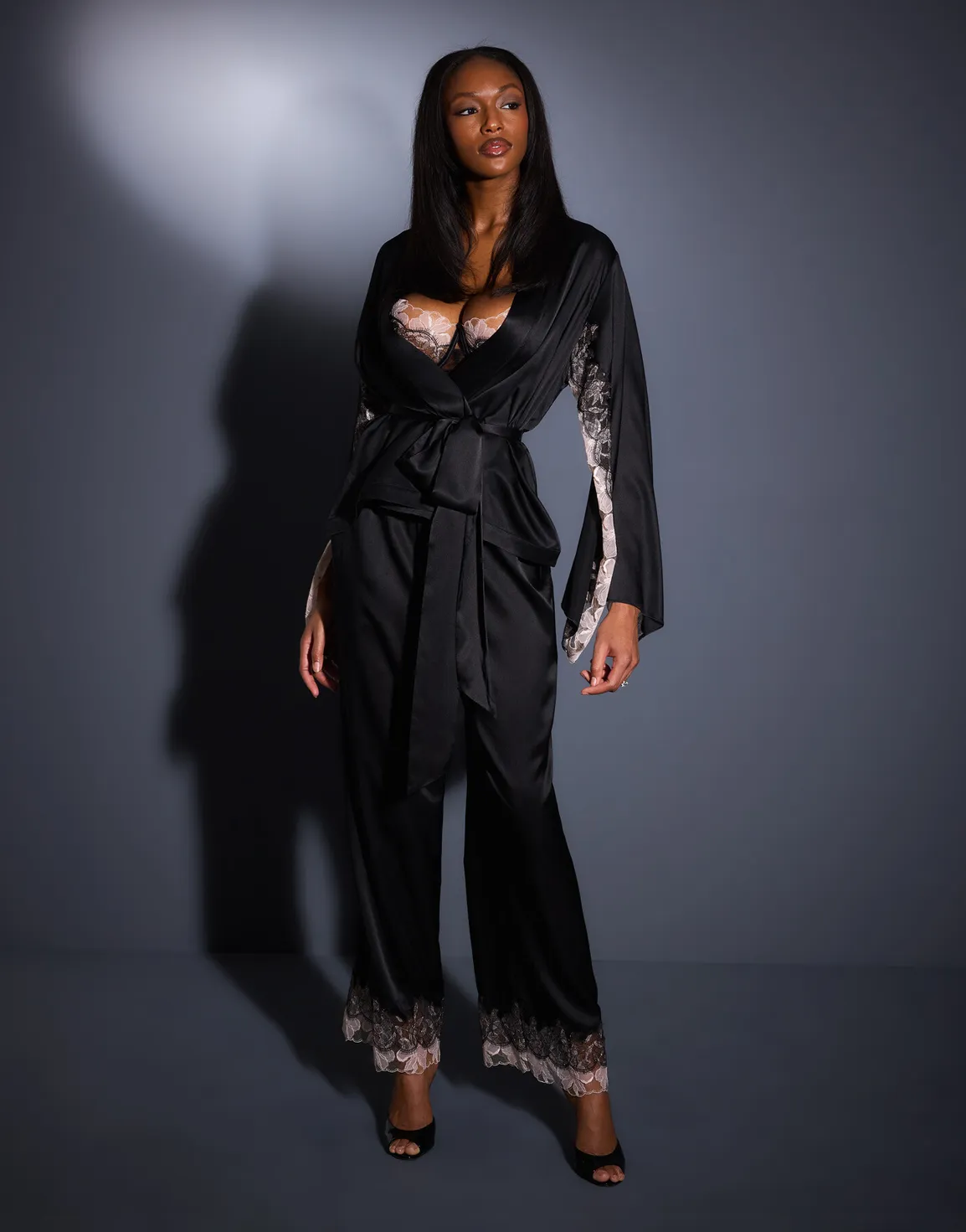 Vitoria Pyjama Top Black/Blush | Agent Provocateur