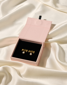 Beki Earrings Gold/Pearl | Agent Provocateur